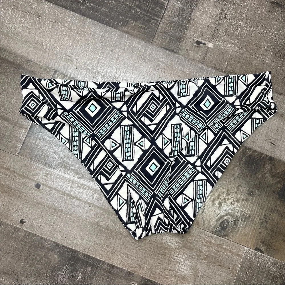 Victoria’s Secret Geometric Design Bikini Bottom size Medium